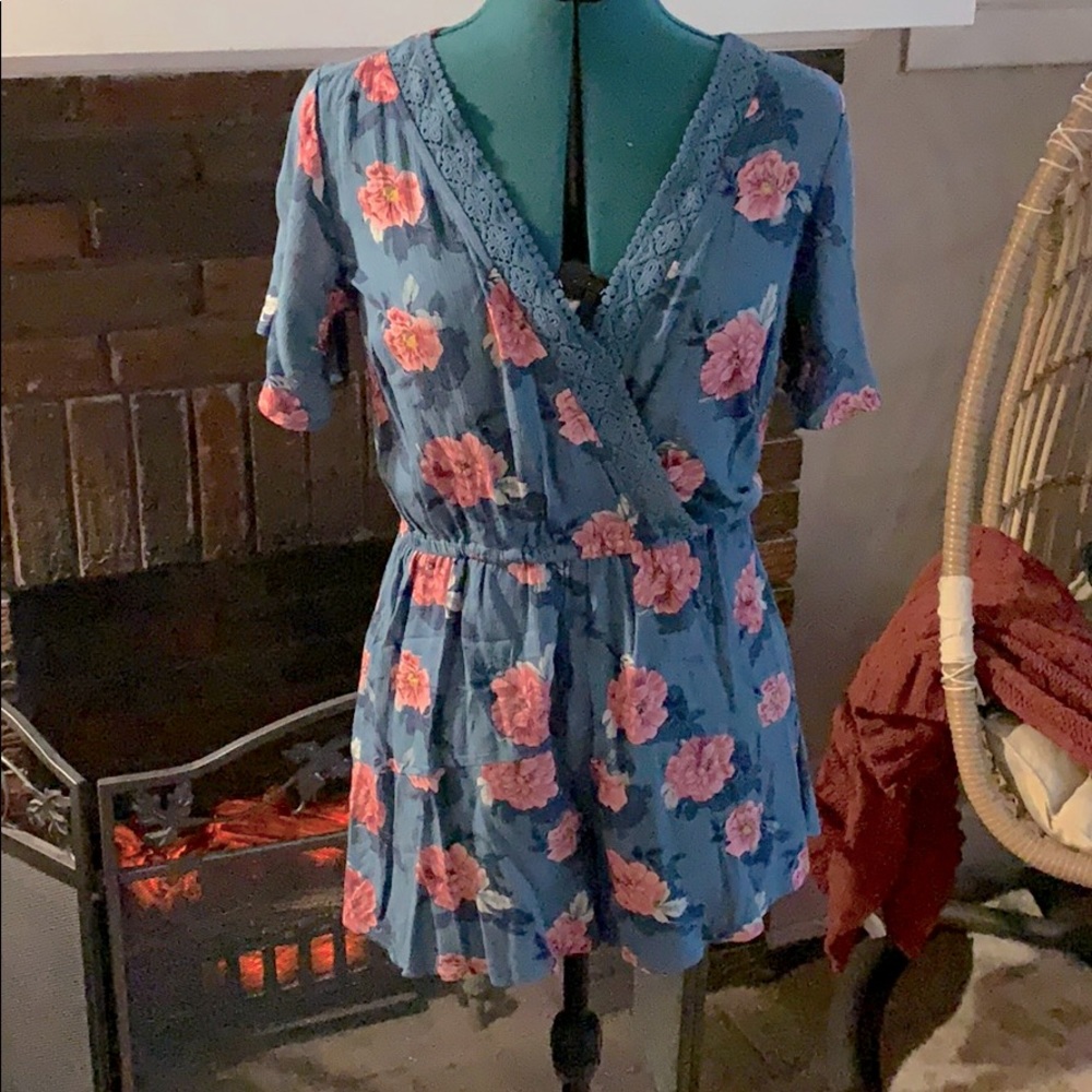 Floral romper! So cute!!!